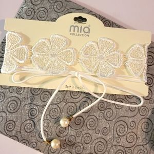 NWT Mia Collection White Floral Lace Necklace Chocker